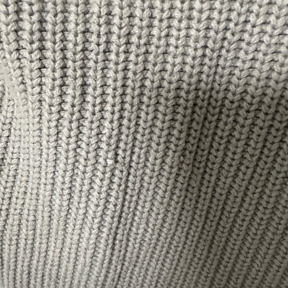 Cold shoulder sweater - Picture 4 of 5
